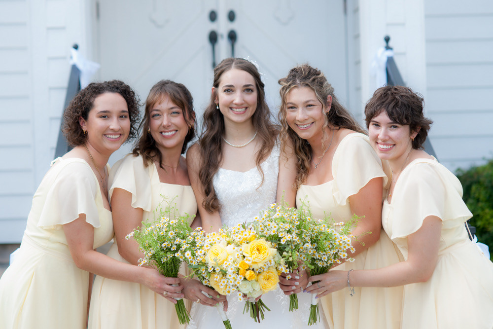 Whitney with bridesmaids and bouquets